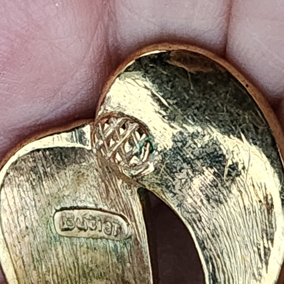 Vintage Butler Clip-on Earrings - Picture 13 of 13